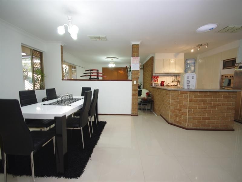 62 Kingfisher Avenue, Ballajura WA 6066