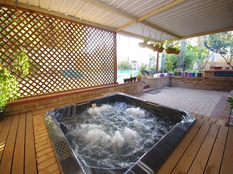62 Kingfisher Avenue, Ballajura WA 6066