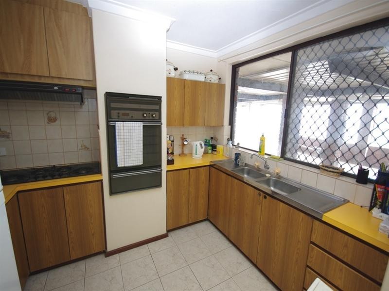 26 Arnos Way, Girrawheen WA 6064