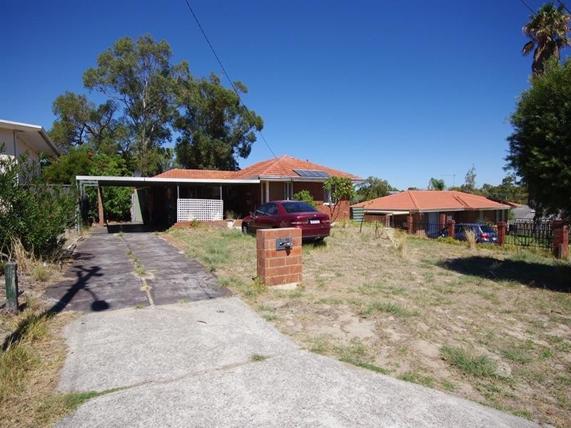 33 Manolas Way, Girrawheen WA 6064