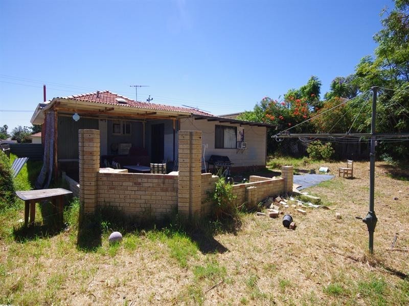 33 Manolas Way, Girrawheen WA 6064