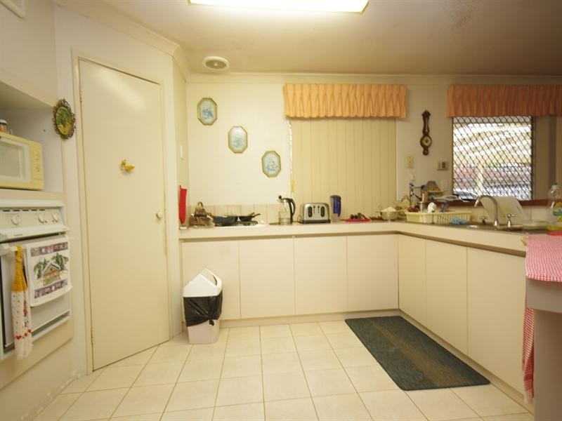 1 Comet Court, Alexander Heights WA 6064