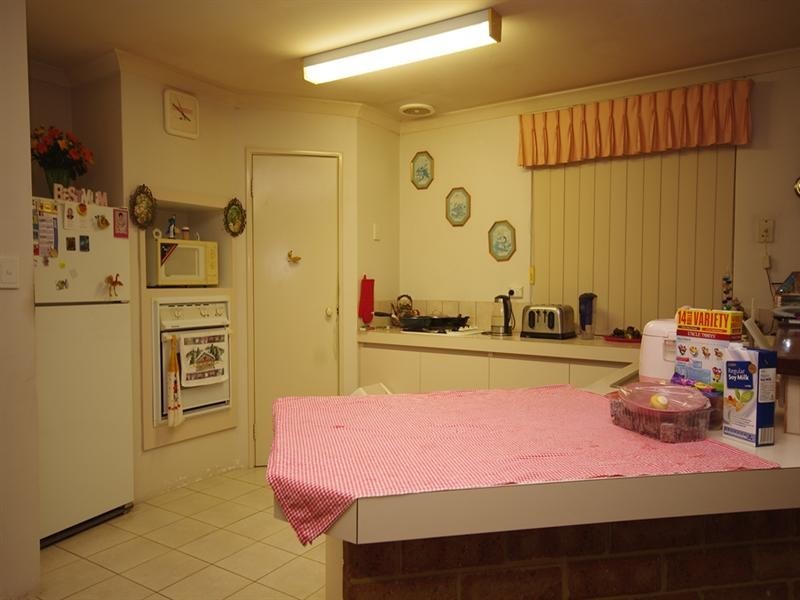 1 Comet Court, Alexander Heights WA 6064