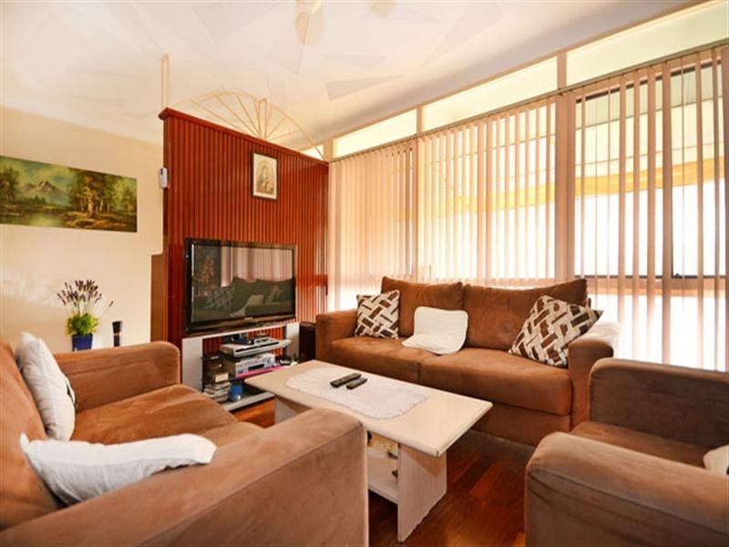 286 Flinders Street, Nollamara WA 6061