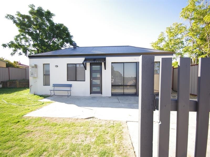 33 Colne Way, Girrawheen WA 6064