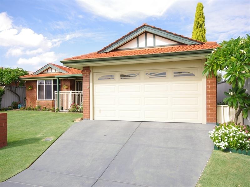 8 Curtin Road, Marangaroo WA 6064