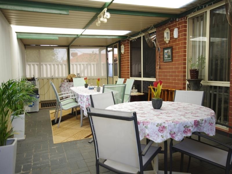 8 Curtin Road, Marangaroo WA 6064