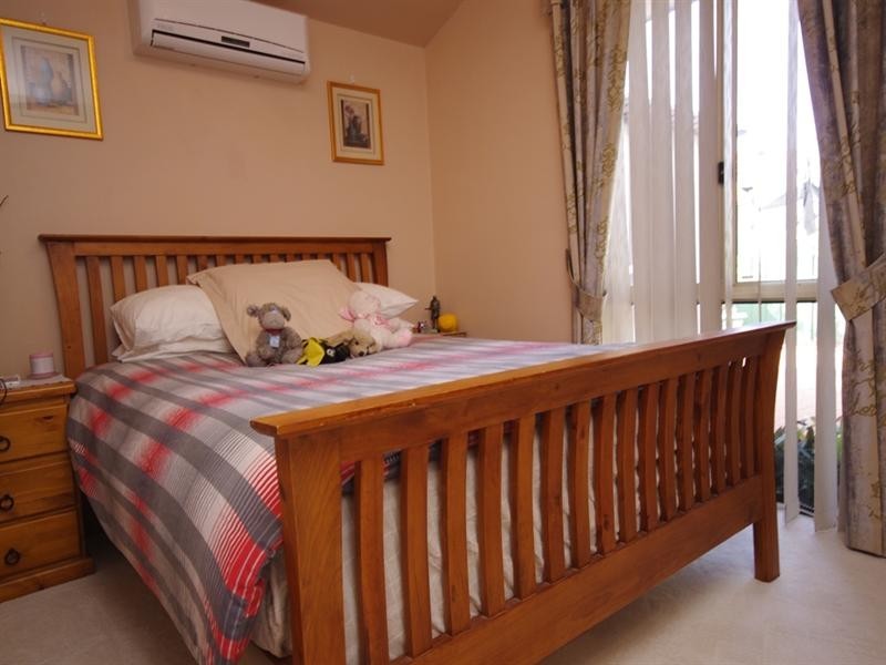 8 Curtin Road, Marangaroo WA 6064