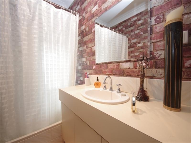 18b Chestnut Grove, Mirrabooka WA 6061