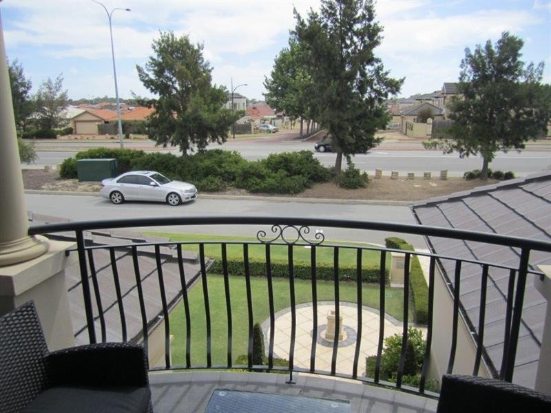 18 Balikpapan Avenue, Dianella WA 6059