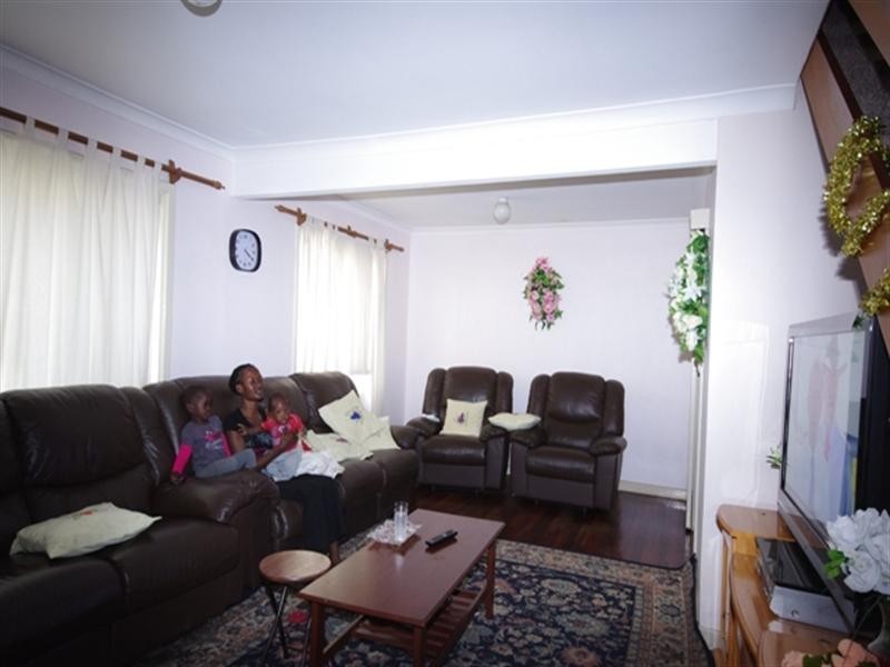 29 Templeton Crescent, Girrawheen WA 6064