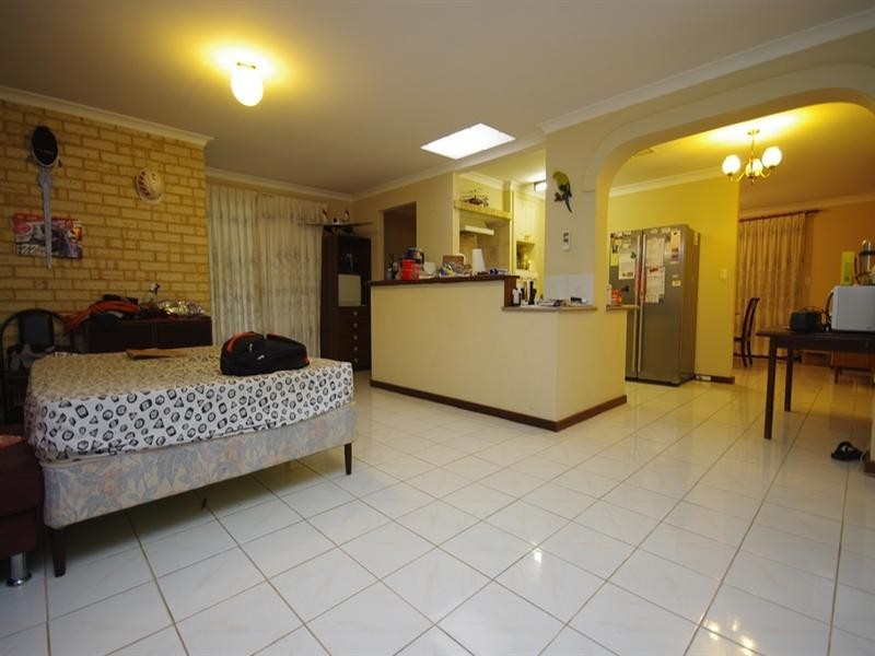 16 Roydon Way, Girrawheen WA 6064