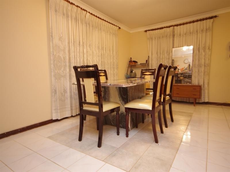 16 Roydon Way, Girrawheen WA 6064