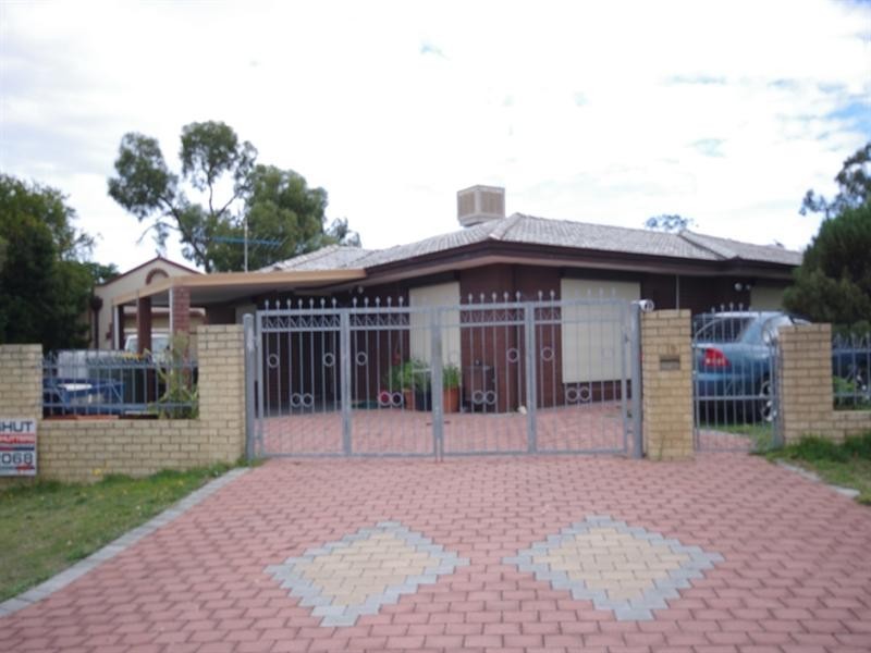 16 Roydon Way, Girrawheen WA 6064