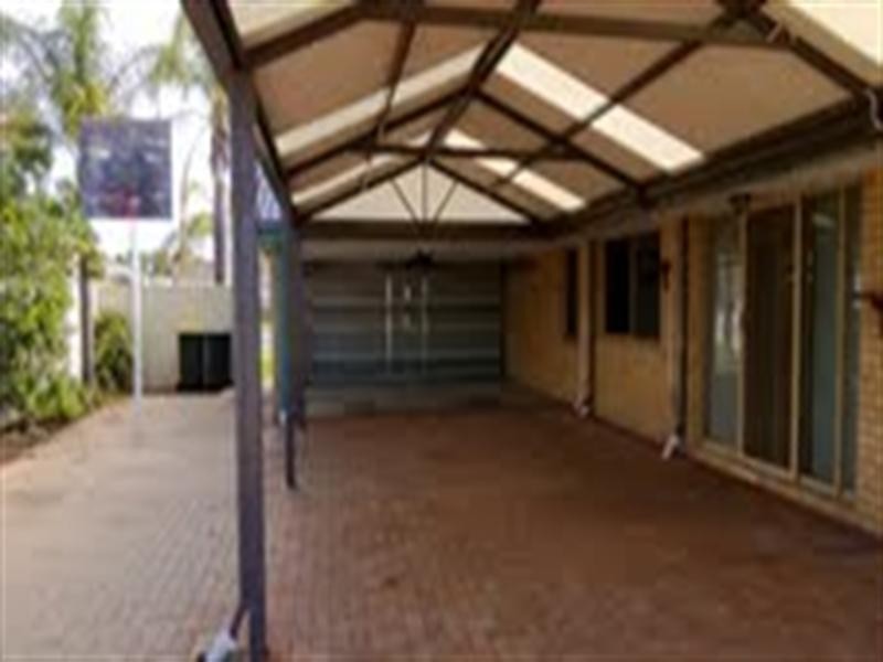 12 Jefferson Drive, Marangaroo WA 6064