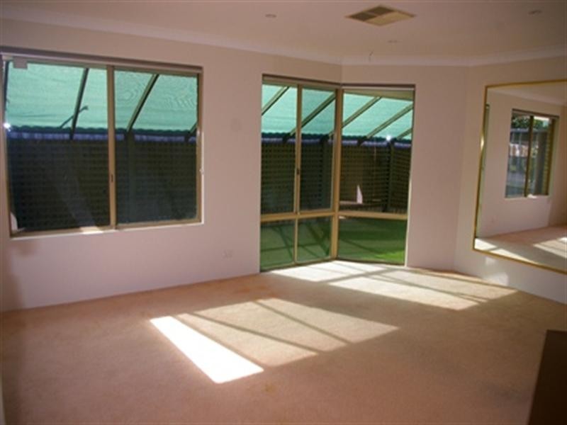 12 Jefferson Drive, Marangaroo WA 6064