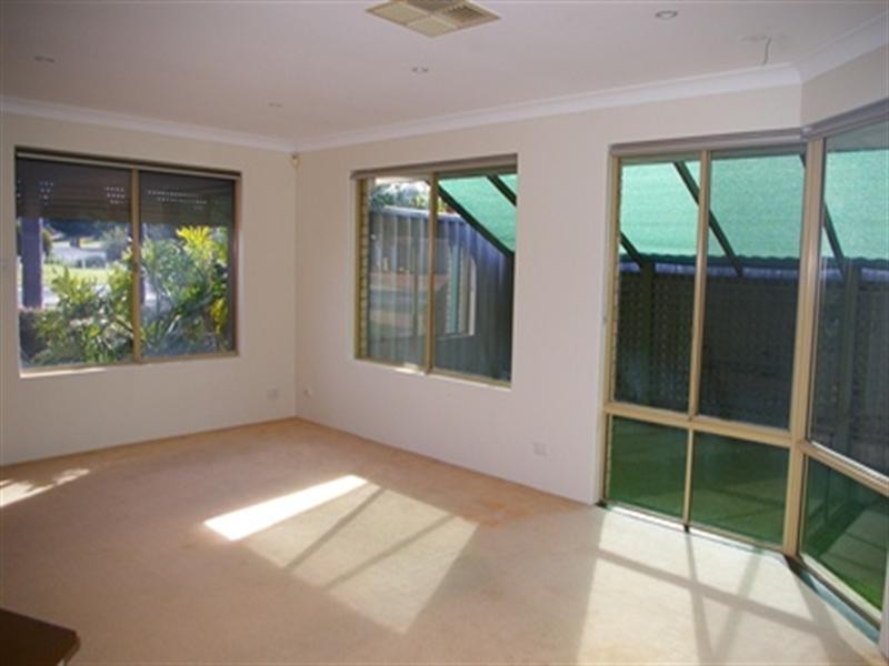 12 Jefferson Drive, Marangaroo WA 6064
