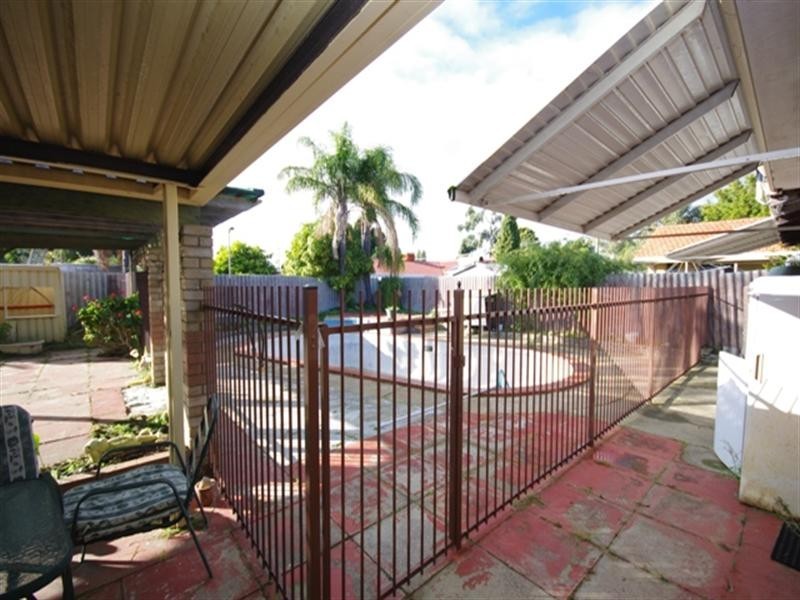 10 Bendix Way, Girrawheen WA 6064