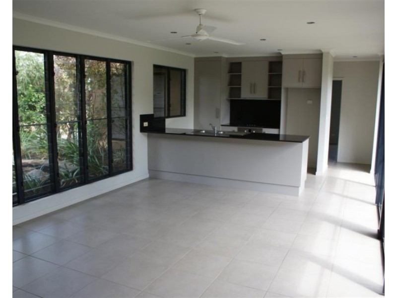 2/34 Mariner Drive, South Mission QLD 4852