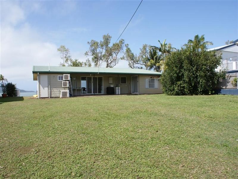 110 Kennedy Esplanade, South Mission QLD 4852