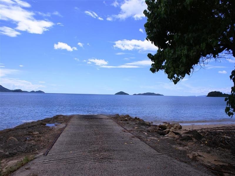 110 Kennedy Esplanade, South Mission QLD 4852