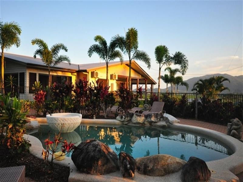 717 Old Tully Road, Mission Beach QLD 4852