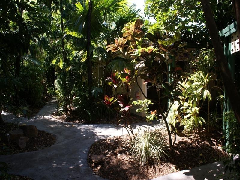 9 Endeavour Avenue, Mission Beach QLD 4852