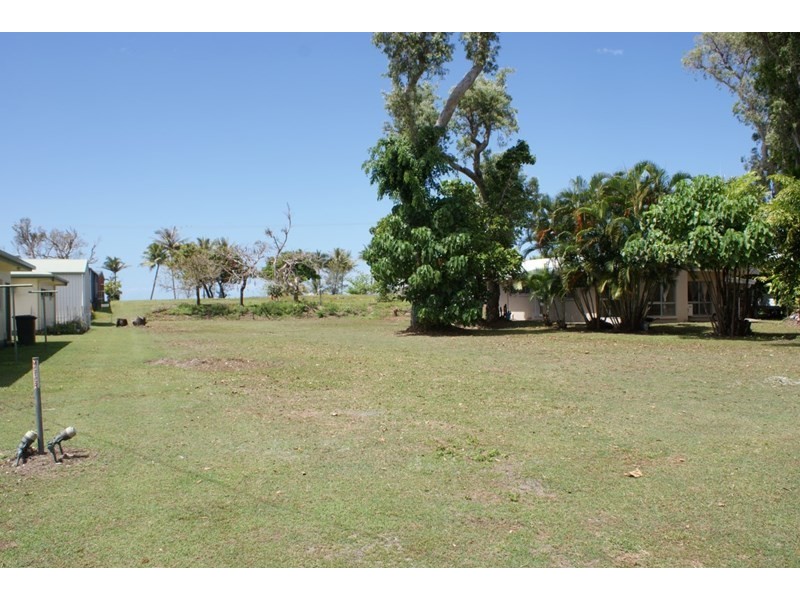 14 Seafarer Street, South Mission QLD 4852