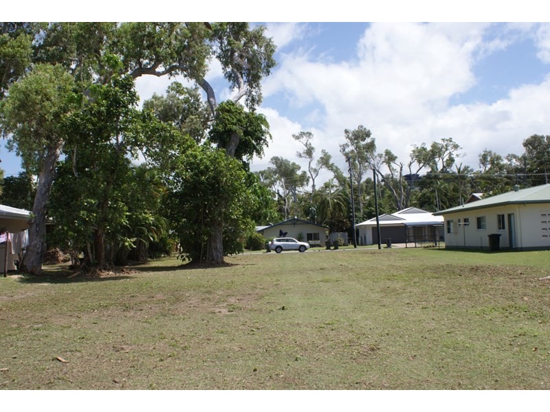 14 Seafarer Street, South Mission QLD 4852
