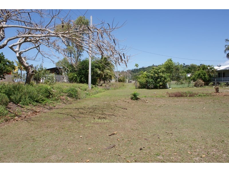 14 Seafarer Street, South Mission QLD 4852
