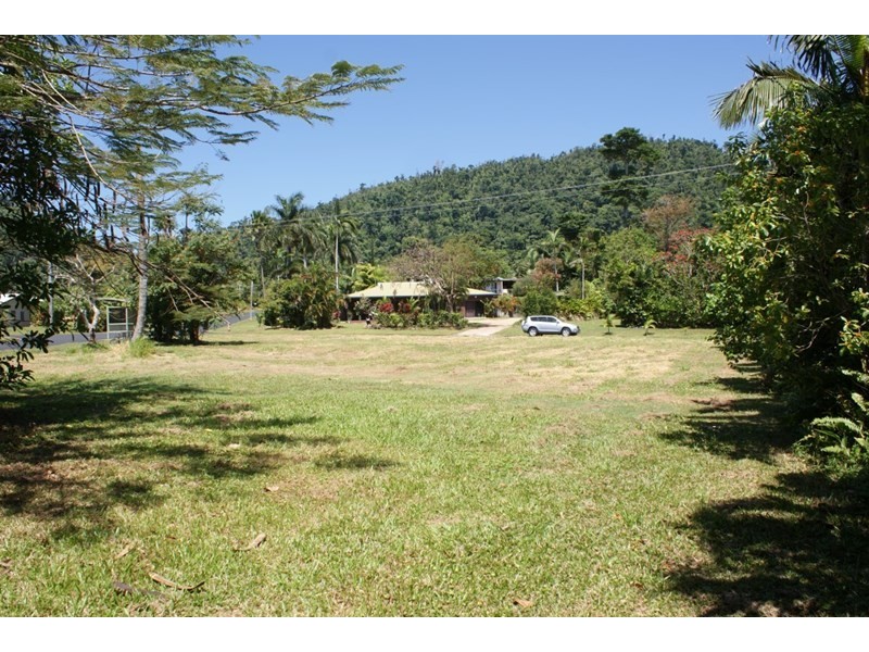 Cnr Pioneer and Cutten Streets, Bingil Bay QLD 4852