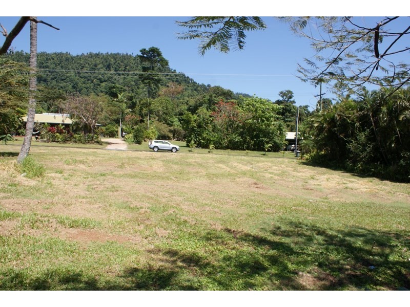 Cnr Pioneer and Cutten Streets, Bingil Bay QLD 4852