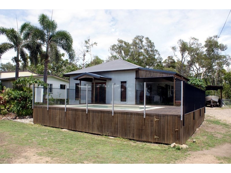 29 Luff Street, Hull Heads QLD 4854