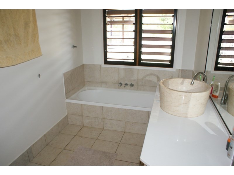 29 Luff Street, Hull Heads QLD 4854