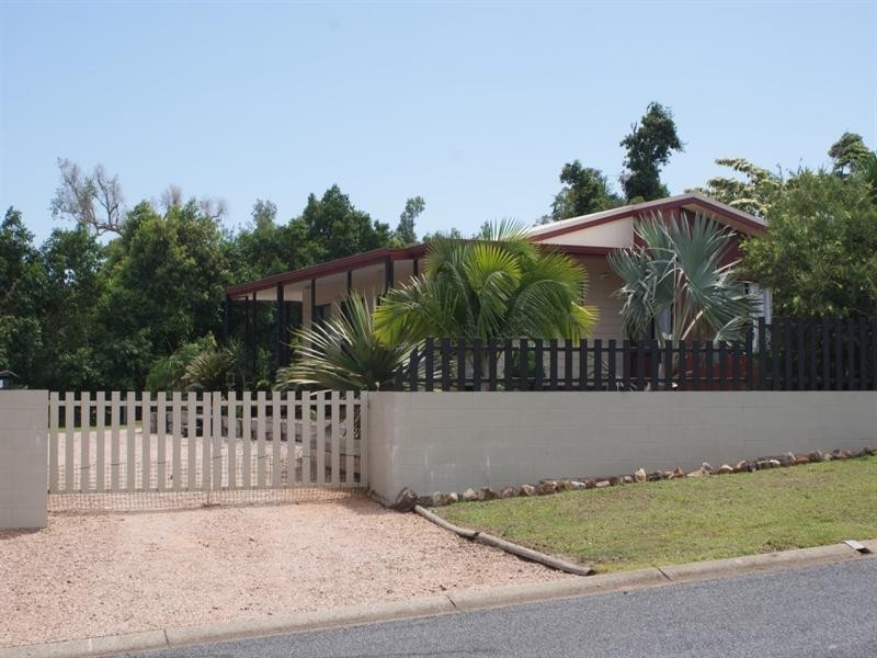 25 Spinnaker Street, South Mission QLD 4852