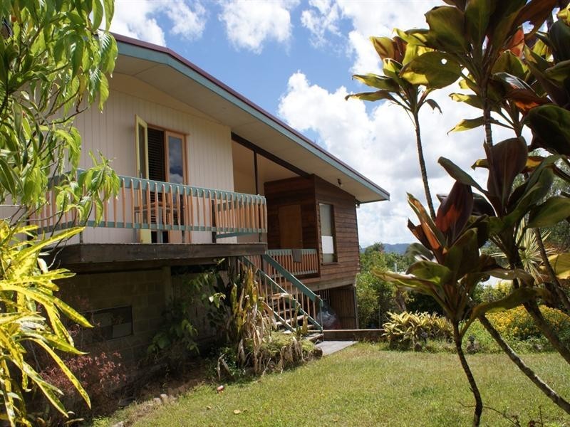 16 Dowzer, Tully QLD 4854