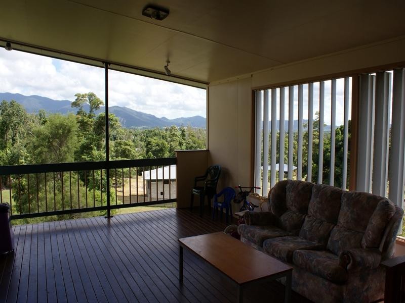 16 Dowzer, Tully QLD 4854