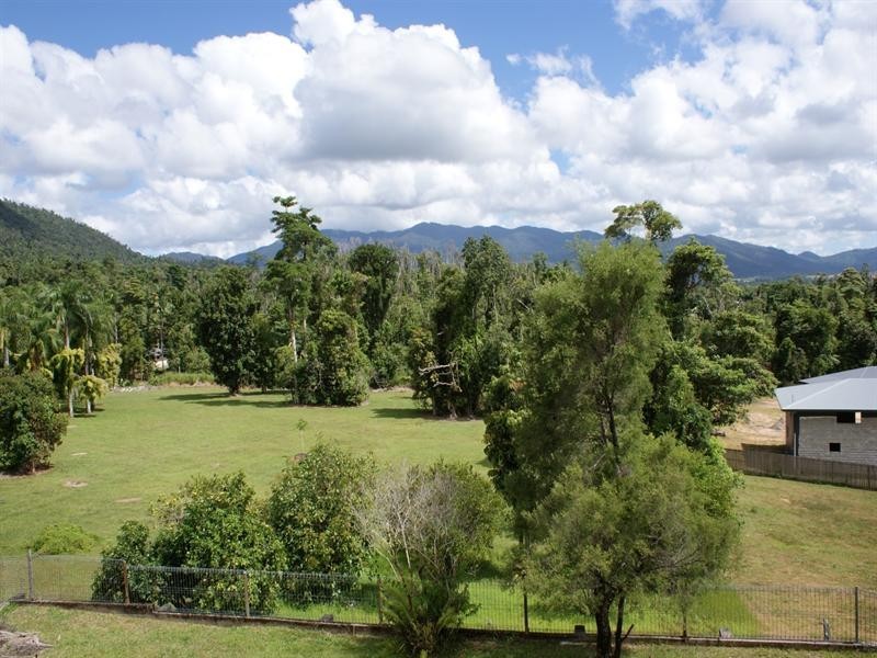 16 Dowzer, Tully QLD 4854