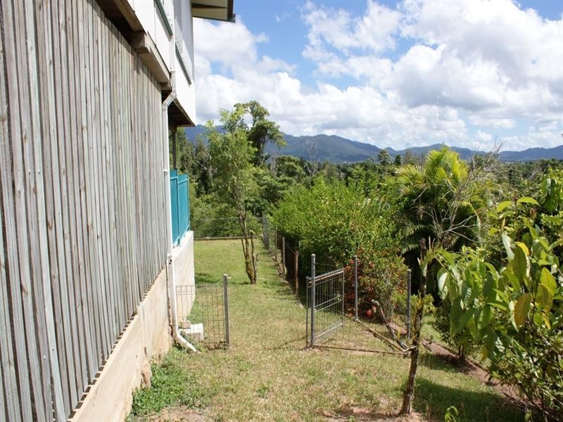 16 Dowzer, Tully QLD 4854