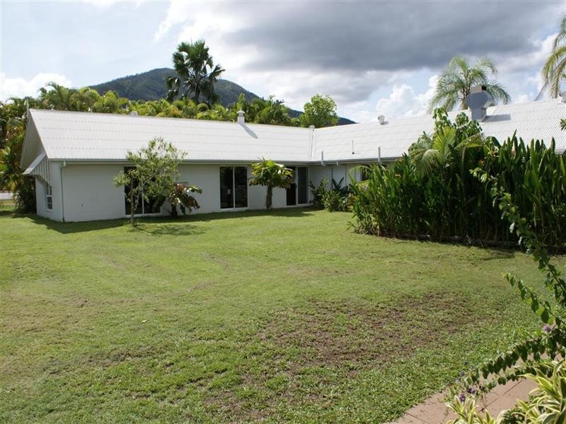 59374 Bruce Highway, Tully QLD 4854