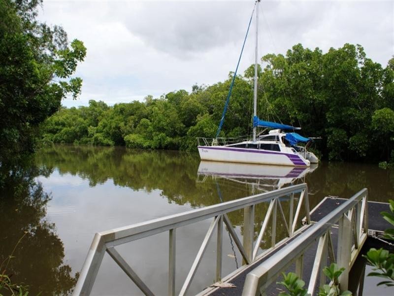 110 Kennedy Esplanade, South Mission QLD 4852