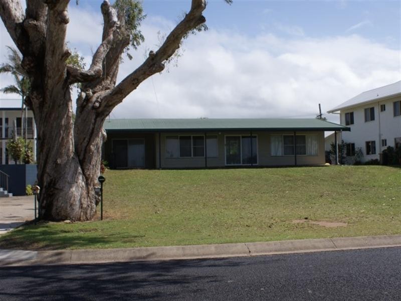 110 Kennedy Esplanade, South Mission QLD 4852