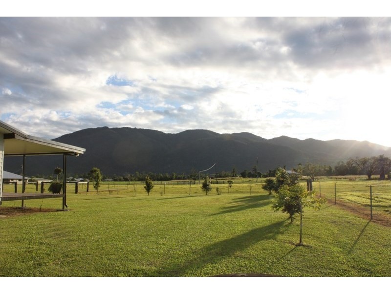 154 Old Tully Road, Birkalla QLD 4854