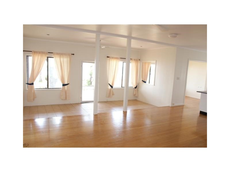 14 Kennedy Esplanade, South Mission QLD 4852