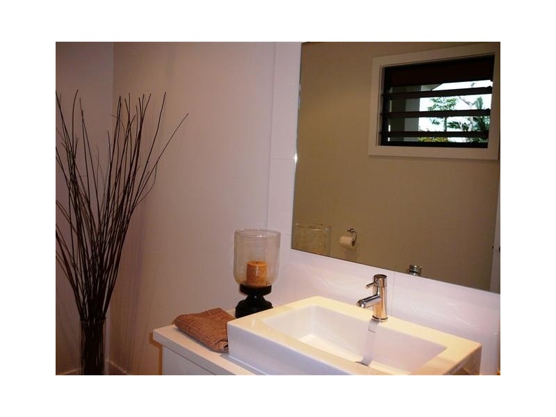 15 Pioneer Street, Mission Beach QLD 4852