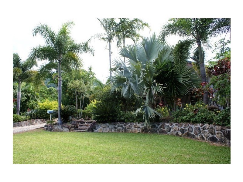 15 Pioneer Street, Mission Beach QLD 4852