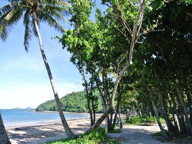 32 Bingil Bay Road, Bingil Bay QLD 4852