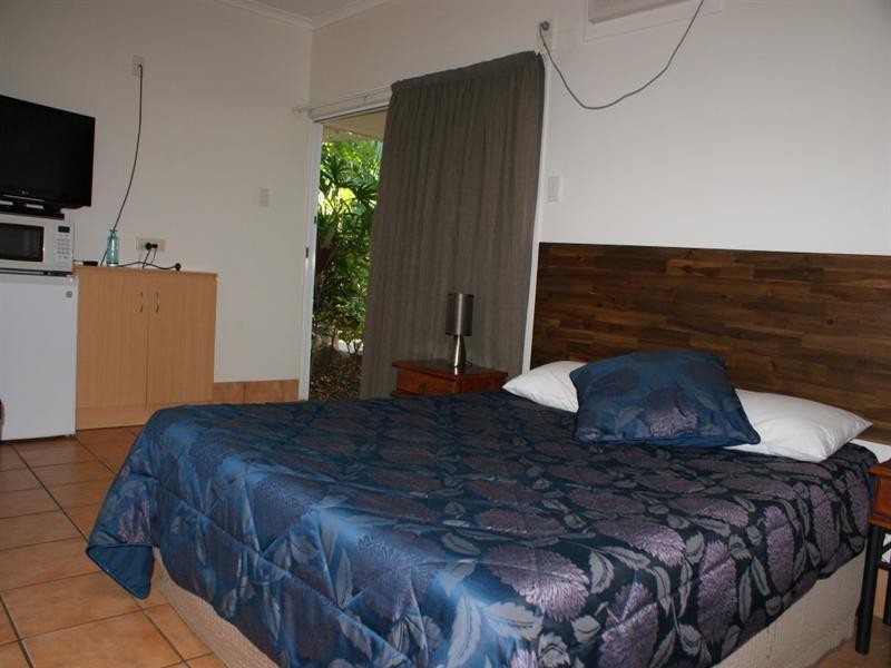 9 Endeavour Avenue, Mission Beach QLD 4852