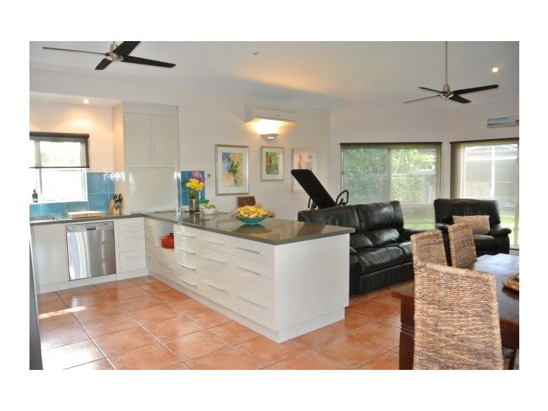 42 Holland Street, Wongaling Beach QLD 4852