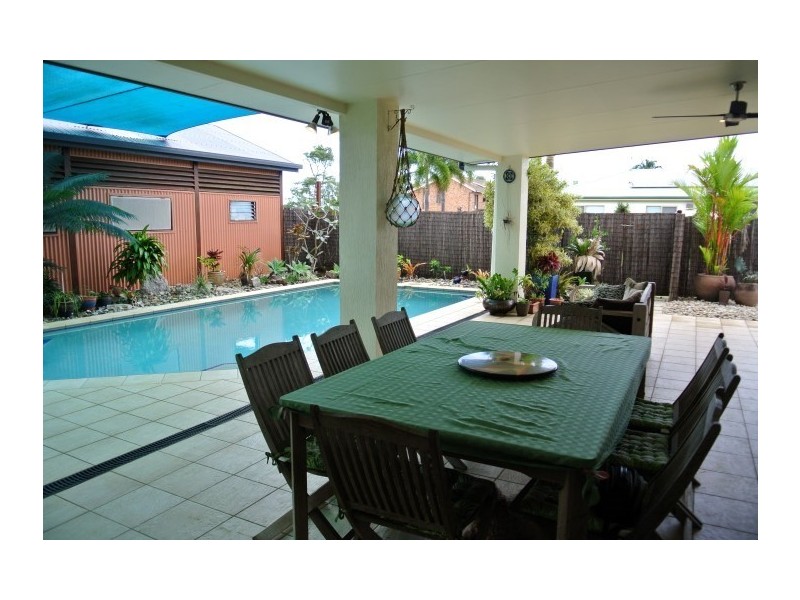 42 Holland Street, Wongaling Beach QLD 4852